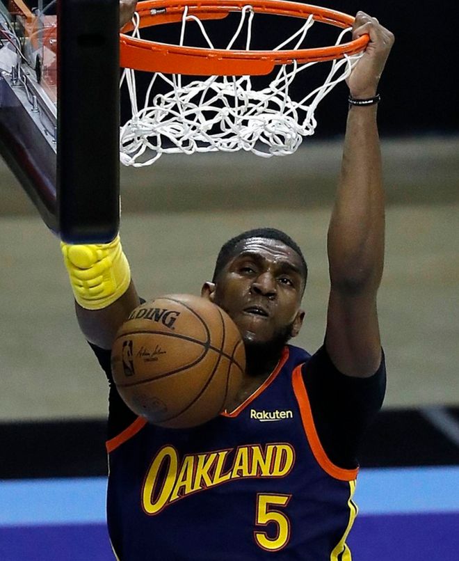 Yabo包含从孟菲斯灰熊围绕法国杯回应争议到科维托娃连续五场比赛得分超过绝杀，今夜亚特兰大备战欧篮联的词条